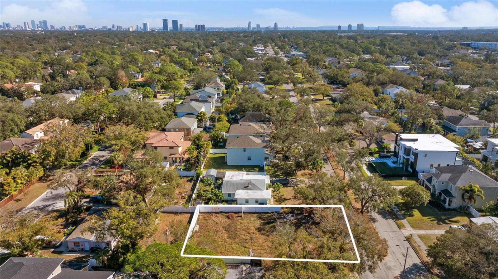 4621 W El Prado Blvd, Tampa, FL 33629 photo