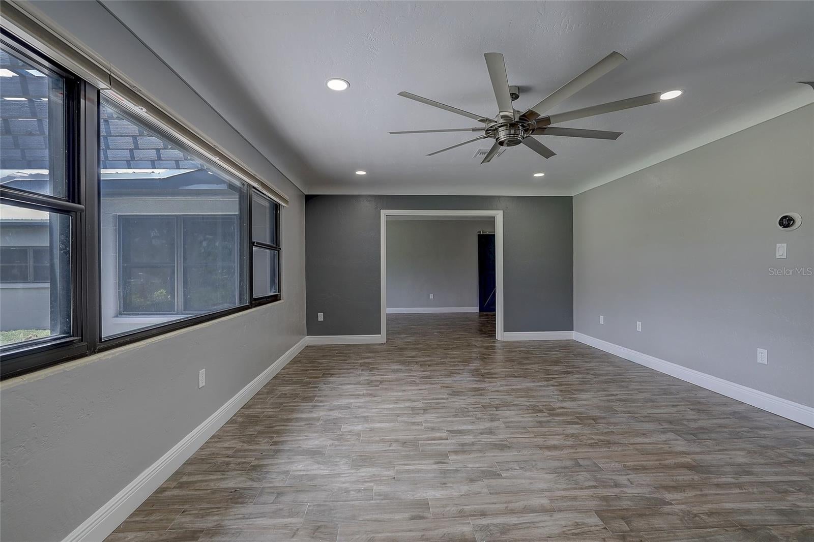 323 Suwanee Ave, Sarasota, FL 34243 photo