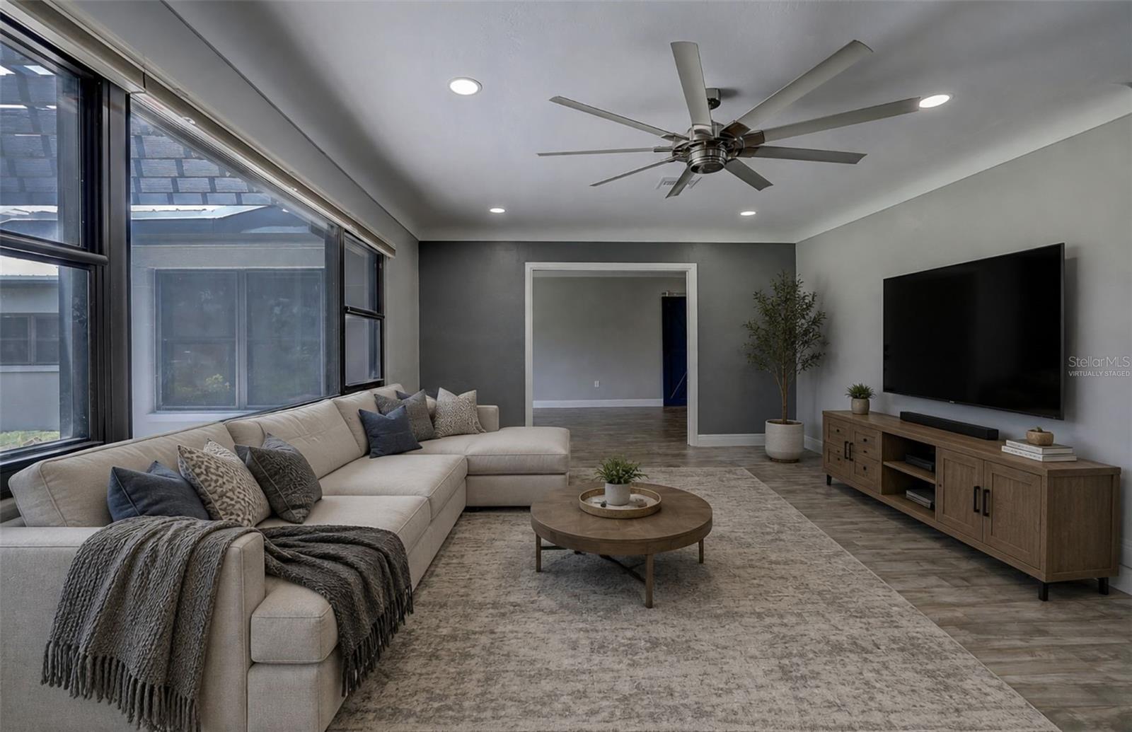323 Suwanee Ave, Sarasota, FL 34243 photo