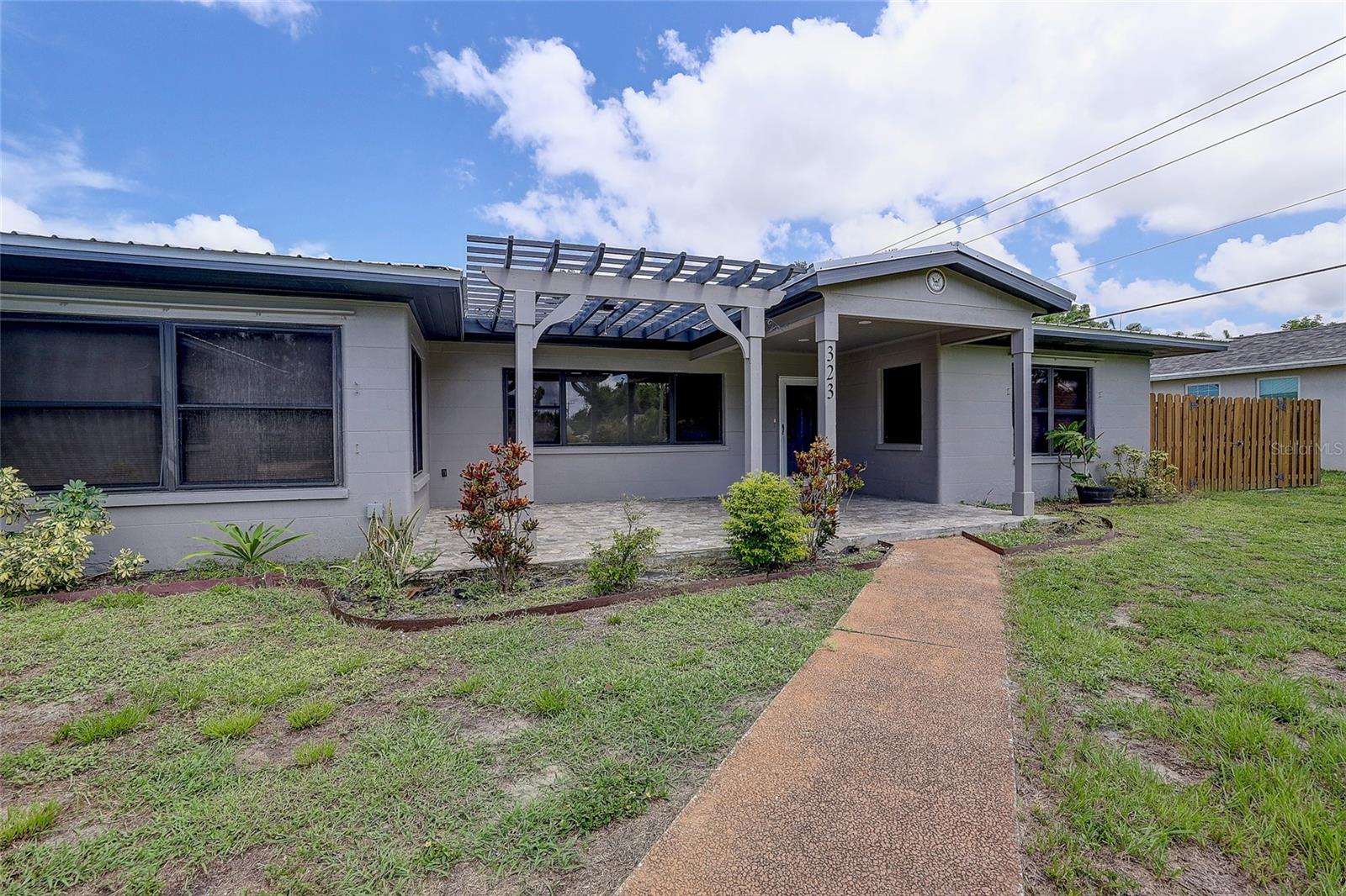 323 Suwanee Ave, Sarasota, FL 34243 photo
