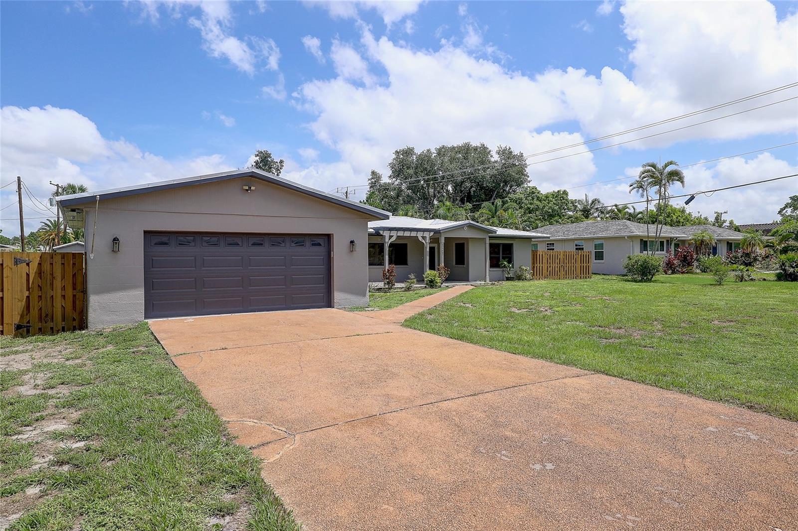 323 Suwanee Ave, Sarasota, FL 34243 photo