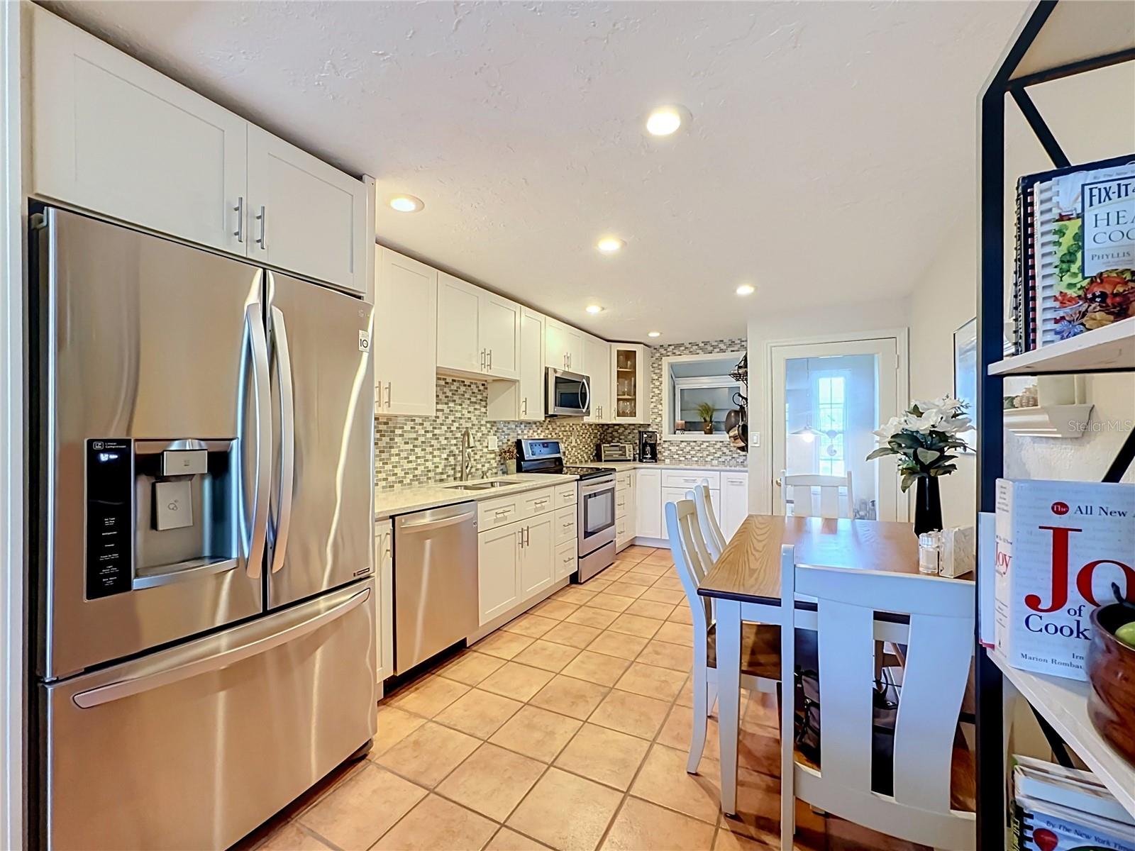 202 Peacock Ln, Holmes Beach, FL 34217 photo