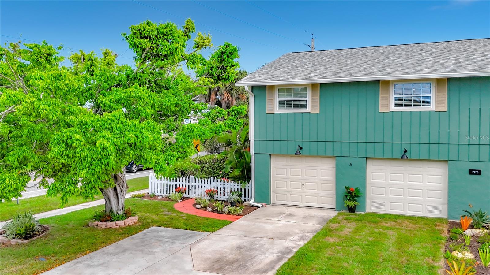 202 Peacock Ln, Holmes Beach, FL 34217 photo