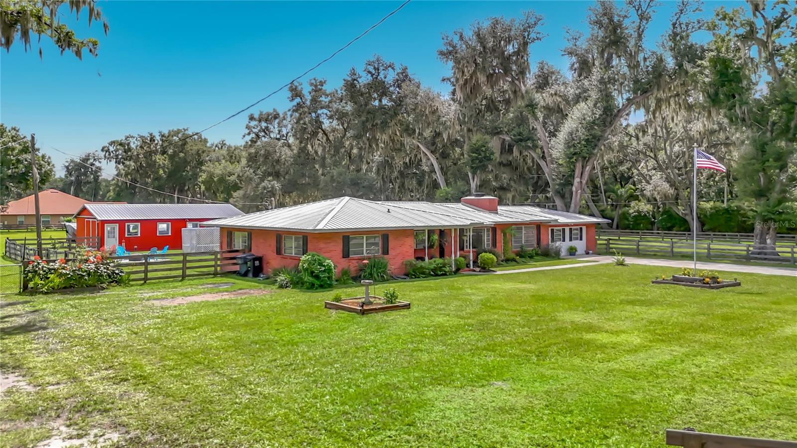 1644 W Socrum Loop Rd, Lakeland, FL 33810 photo