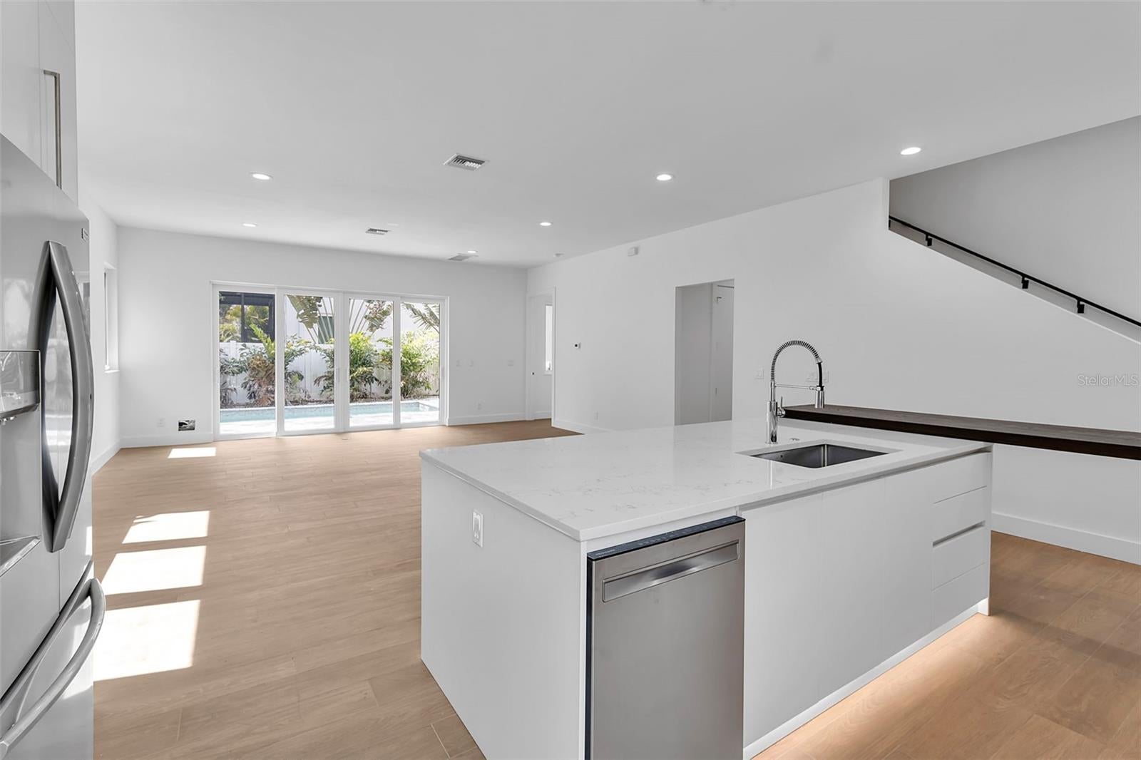 2516 Browning St, Sarasota, FL 34237 photo