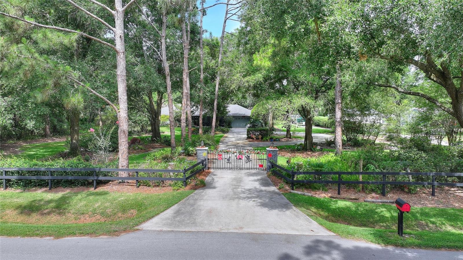 7 Lake Arrowhead Dr, Winter Haven, FL 33880 photo