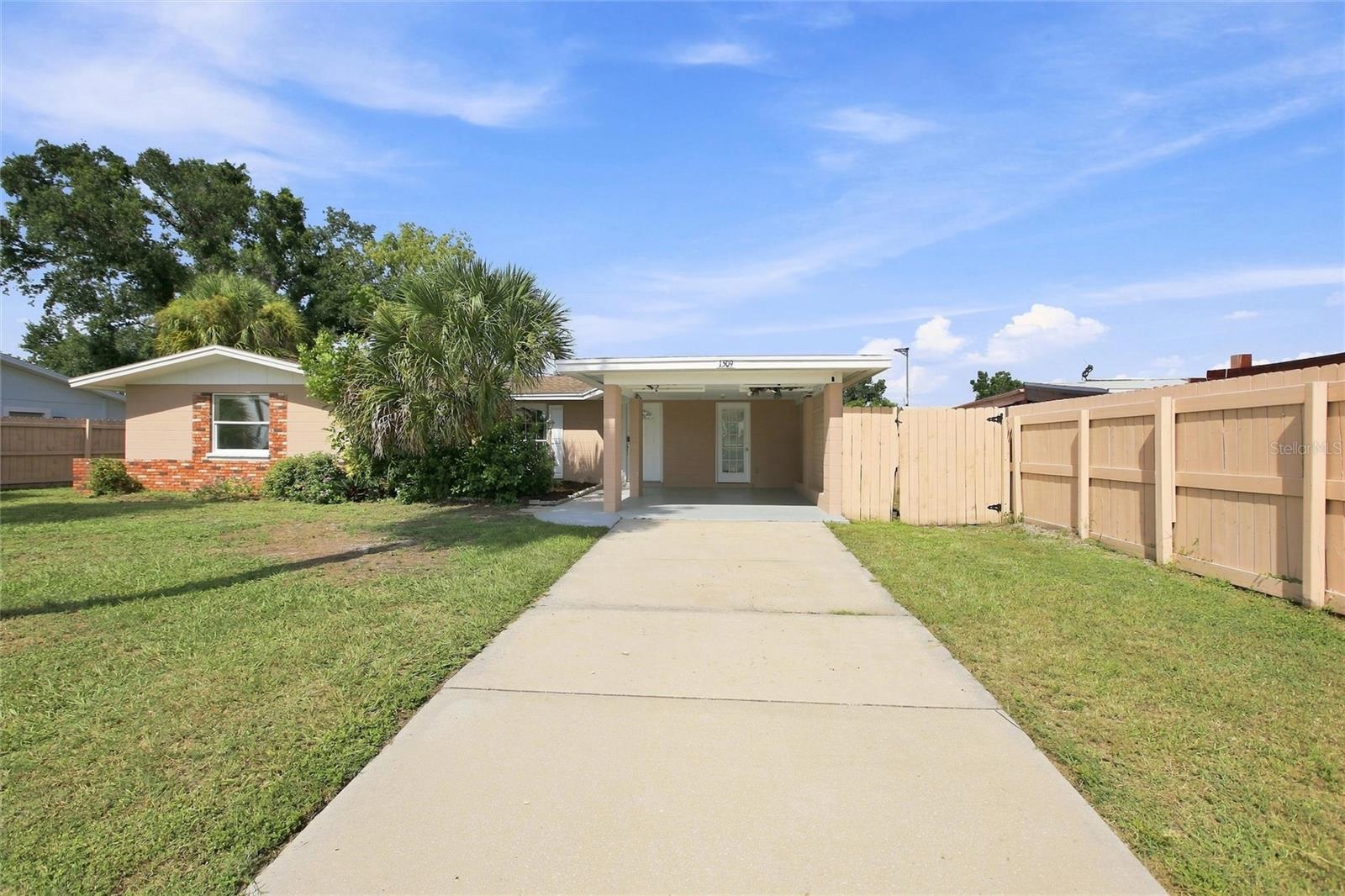 1509 Banyan Dr, Venice, FL 34293 photo