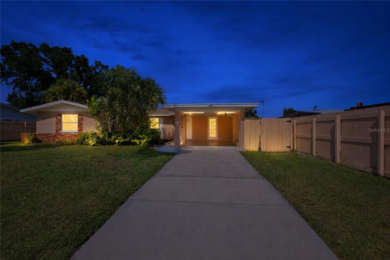 1509 Banyan Dr, Venice, FL 34293 photo