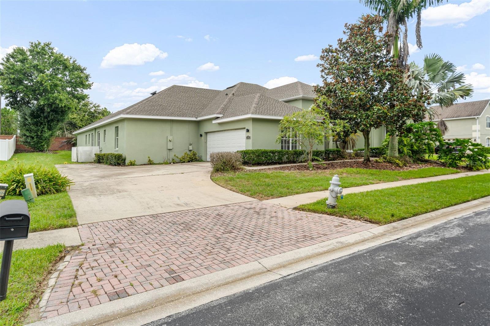 2806 Spinning Silk Ct, Kissimmee, FL 34747 photo