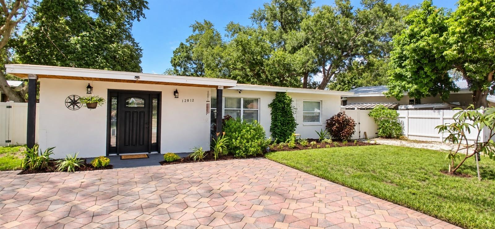 12812 Lake Dr, Largo, FL 33774