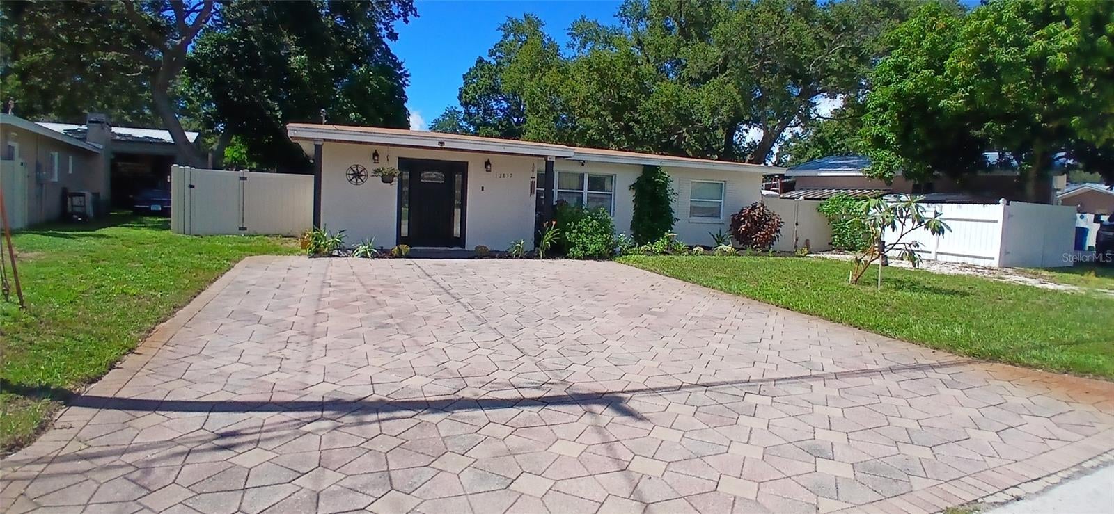 12812 Lake Dr, Largo, FL 33774 photo