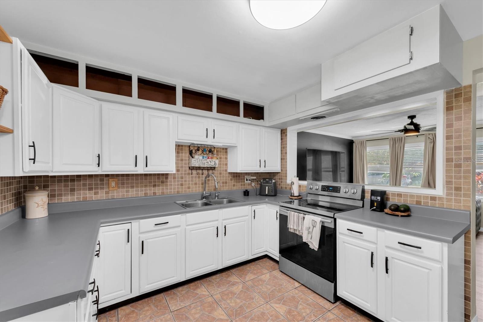 12812 Lake Dr, Largo, FL 33774 photo
