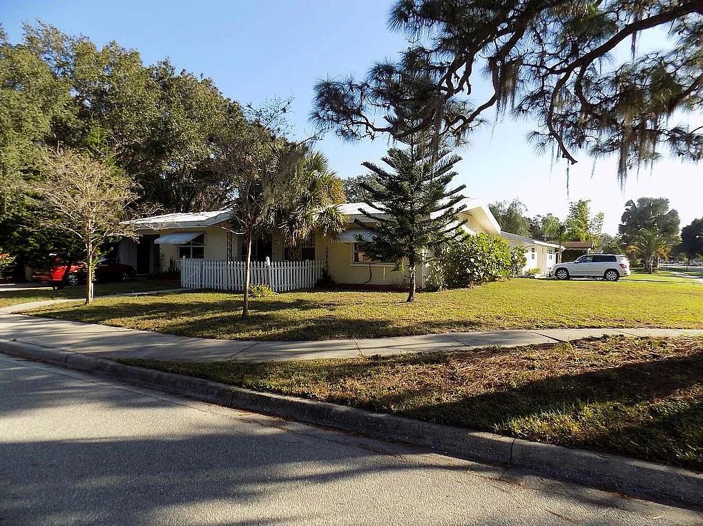 2695 East Ave, Sarasota, FL 34239