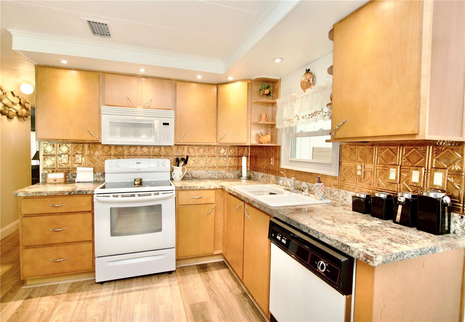 2123 Oahu Dr, Holiday, FL 34691 photo