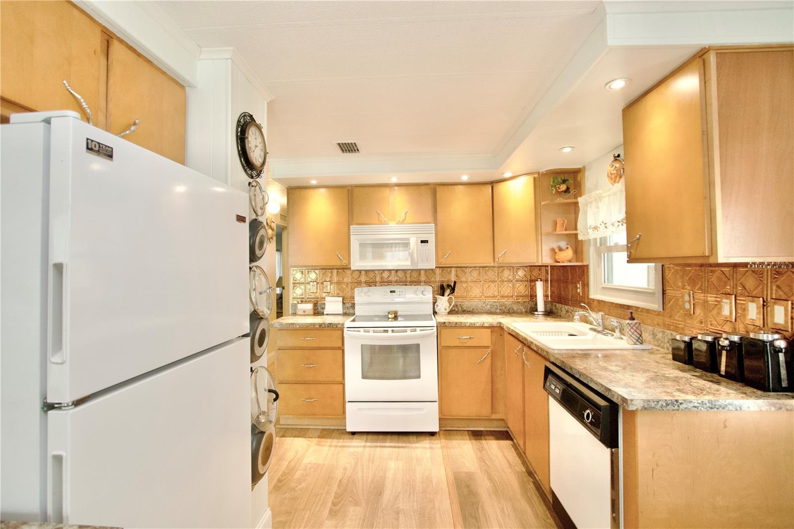 2123 Oahu Dr, Holiday, FL 34691 photo