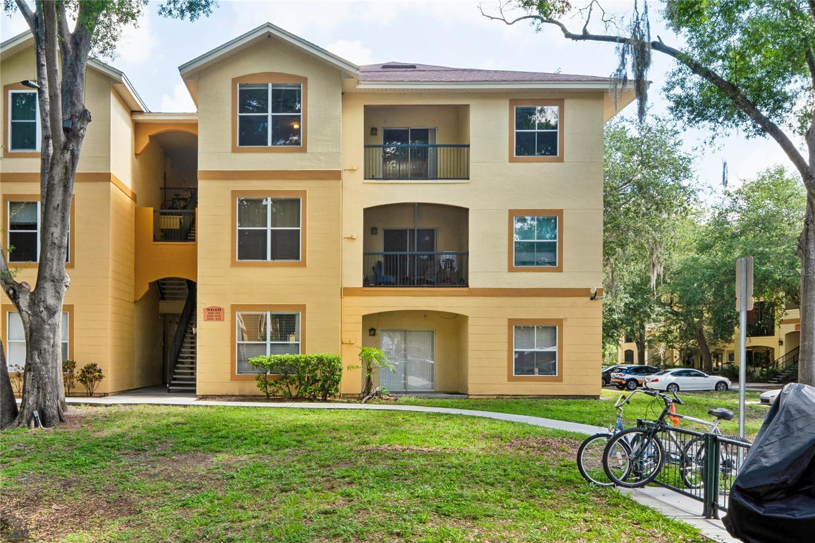 5618 Pinnacle Heights Cir, Tampa, FL 33624