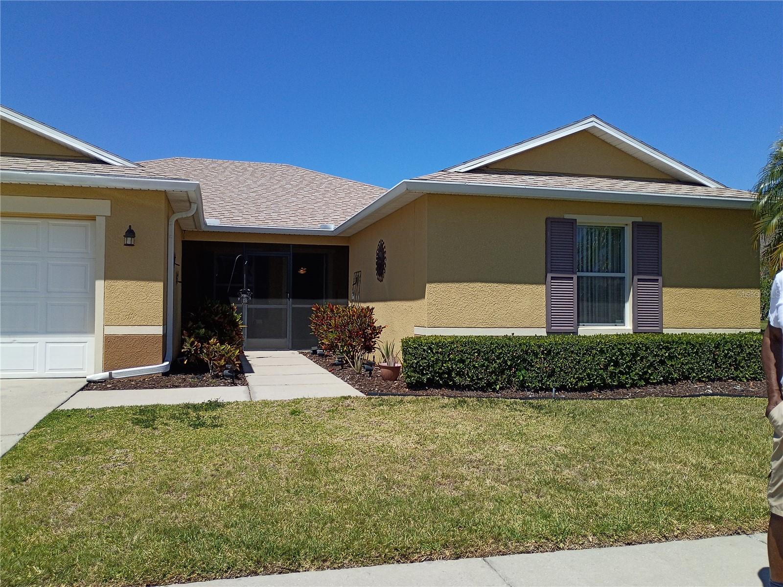 5220 Butterfly Shell Dr, Apollo Beach, FL 33572