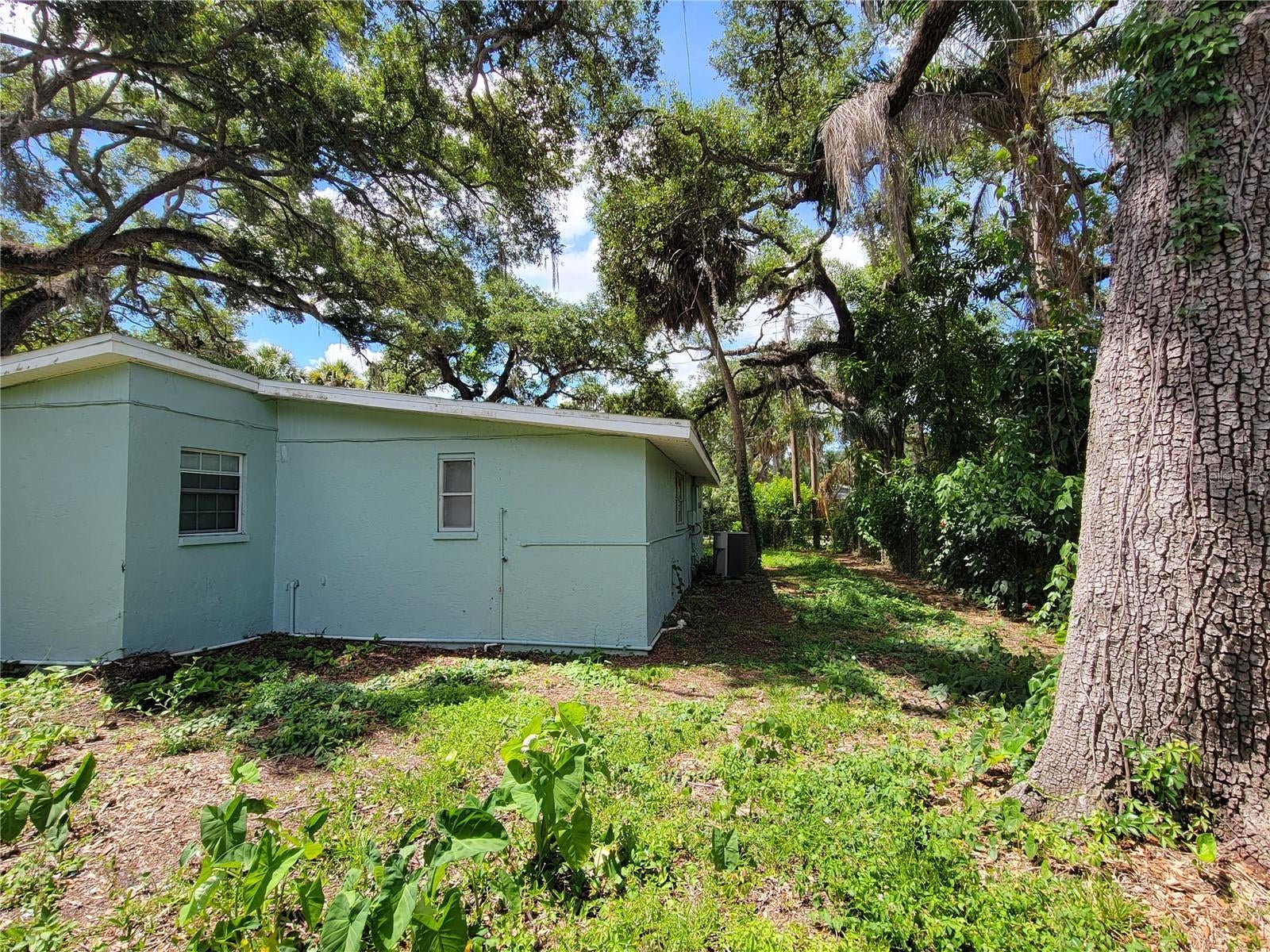 1375 Myrtle St, Sarasota, FL 34234 photo
