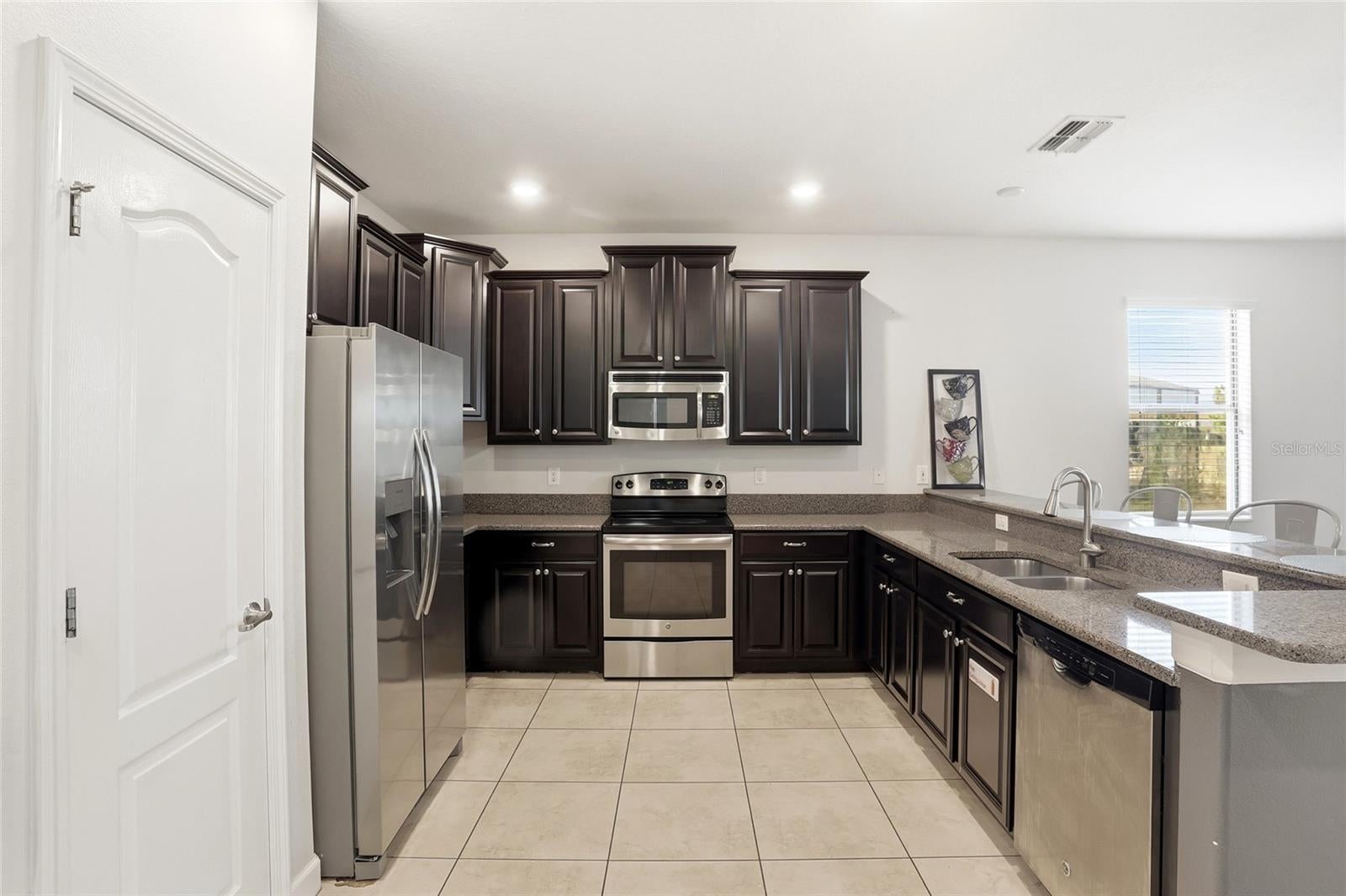 9039 Shadow Mountain St, Davenport, FL 33896 photo