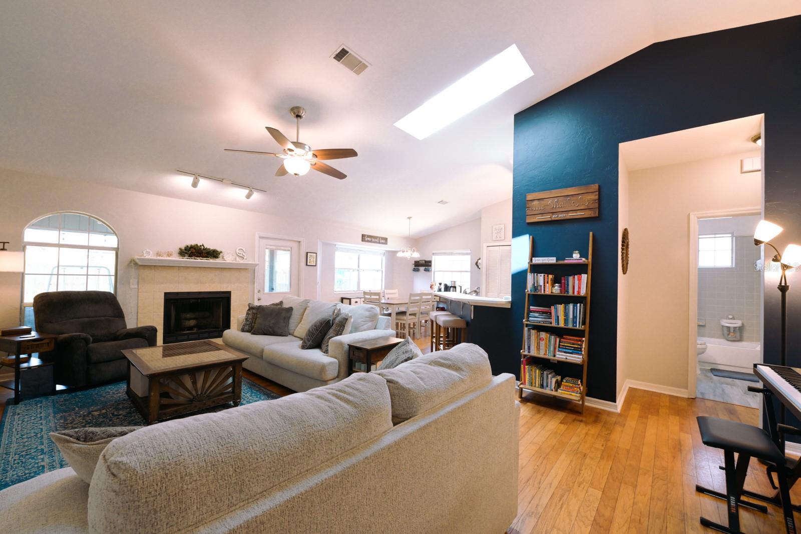 Single Family Residence in GAINESVILLE FL 3735 NW 64TH PLACE 3.jpg