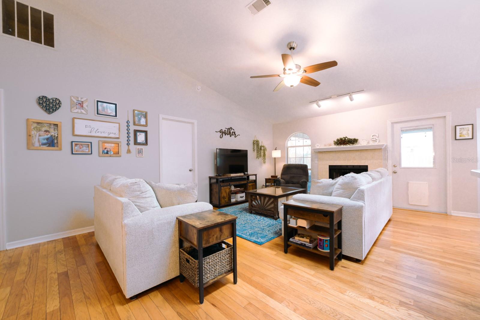 Single Family Residence in GAINESVILLE FL 3735 NW 64TH PLACE 4.jpg