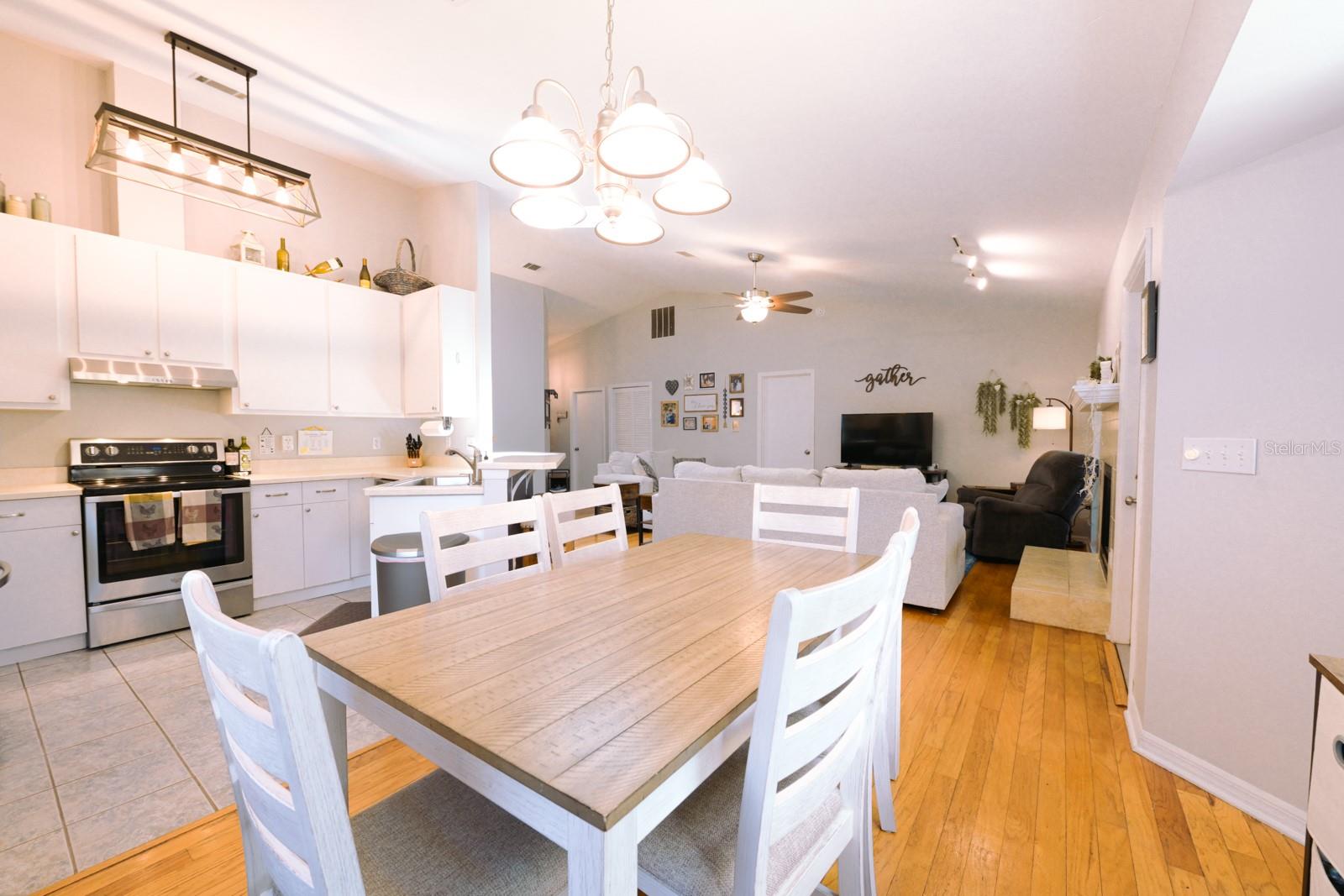 Single Family Residence in GAINESVILLE FL 3735 NW 64TH PLACE 6.jpg