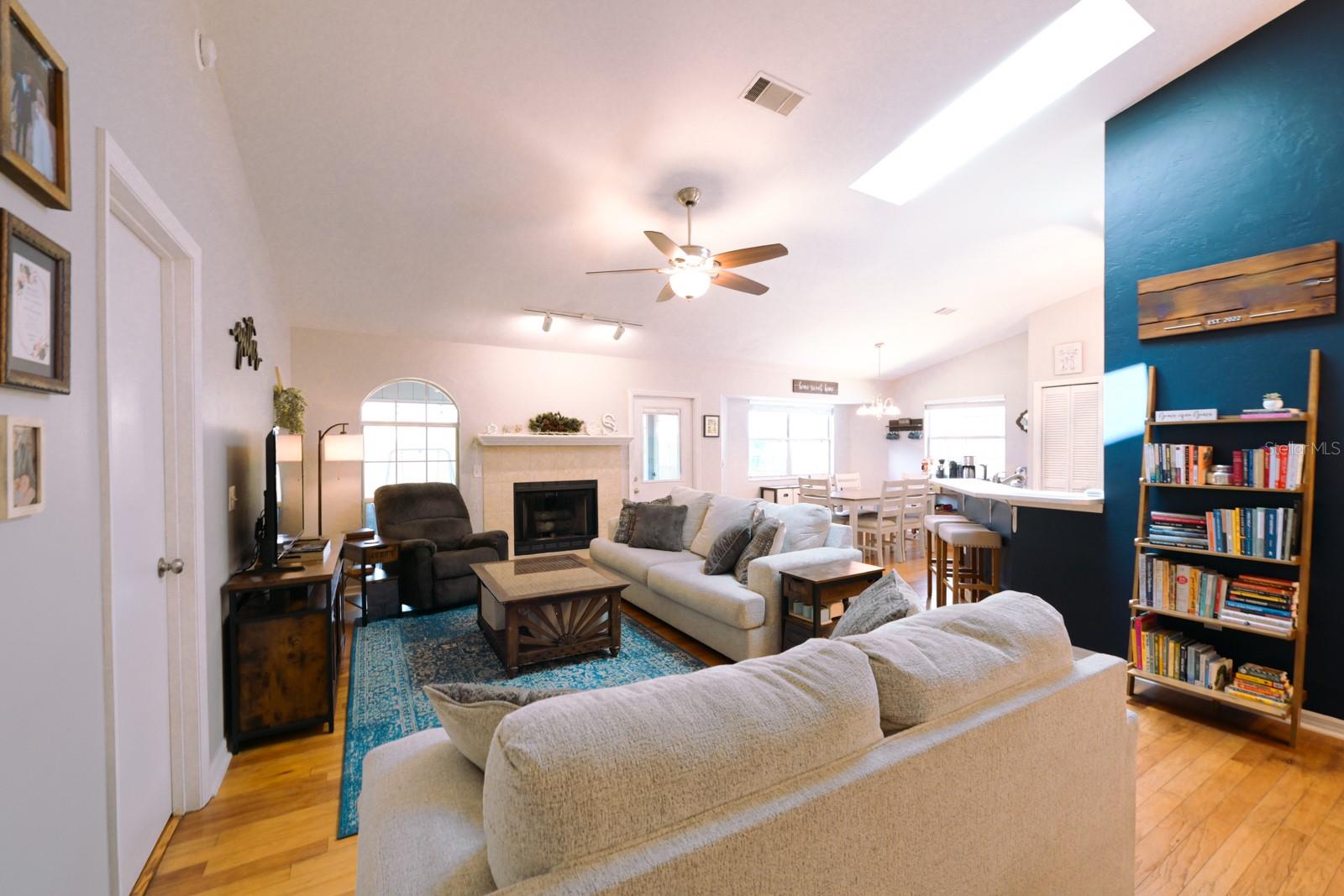 Single Family Residence in GAINESVILLE FL 3735 NW 64TH PLACE 2.jpg