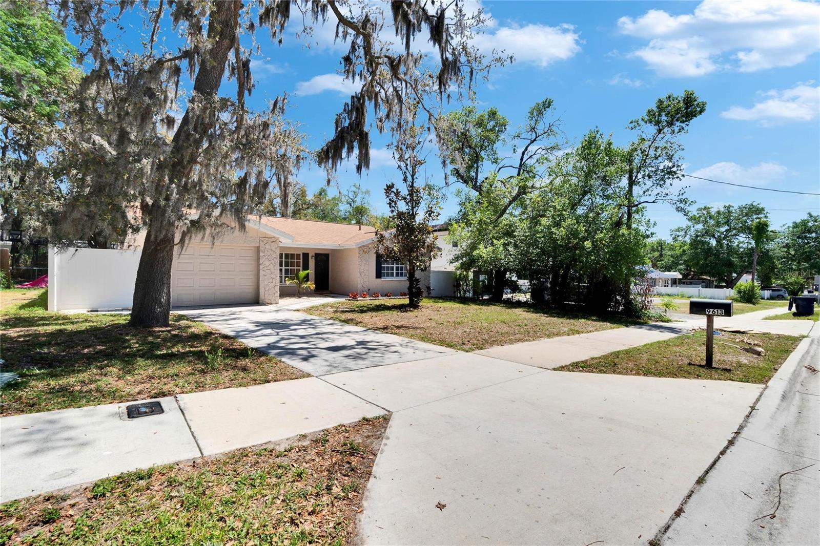 9613 N 46 St, Tampa, FL 33617 photo