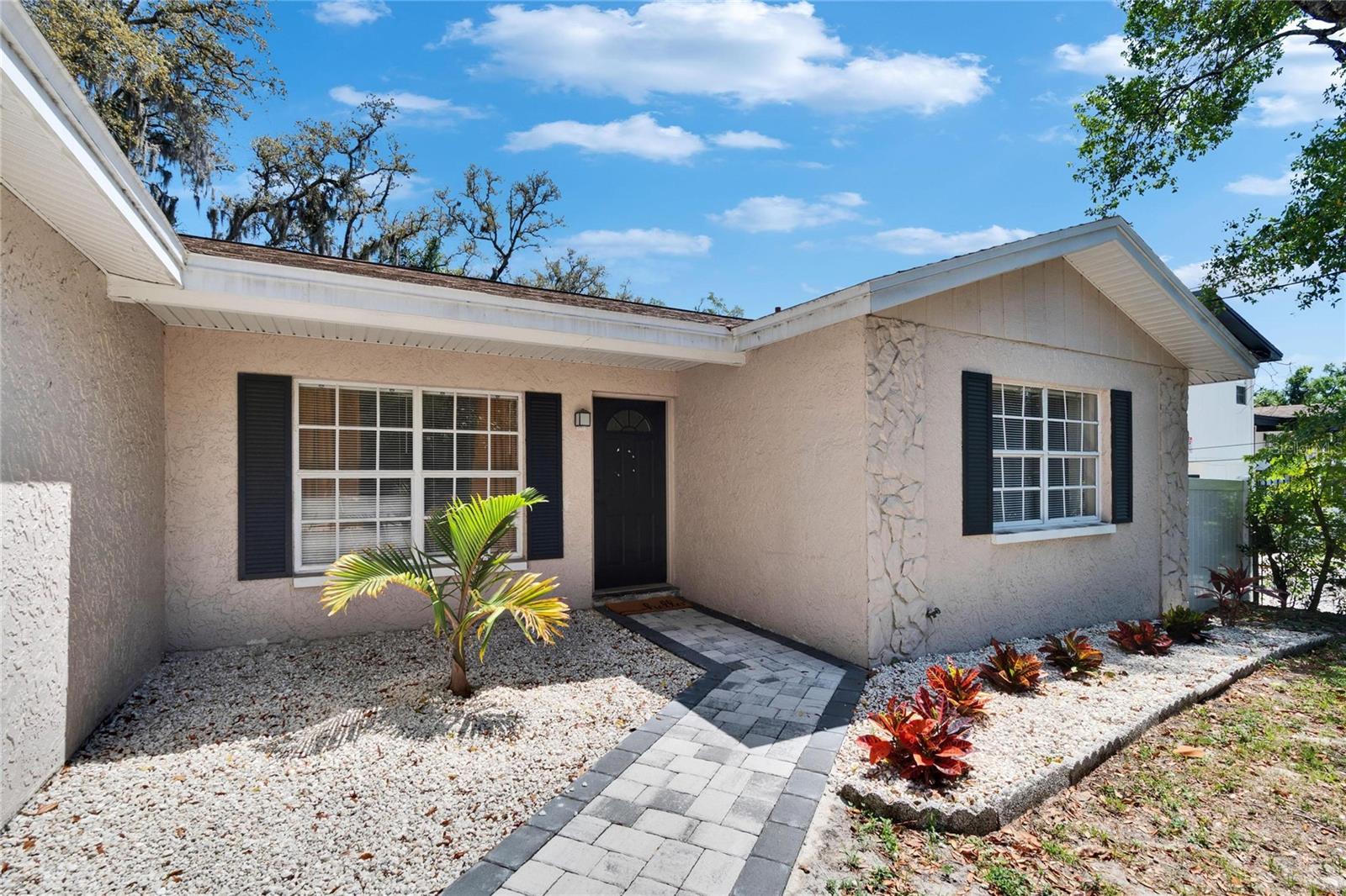 9613 N 46 St, Tampa, FL 33617 photo