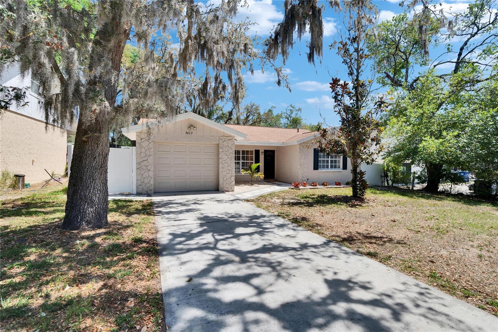 9613 N 46 St, Tampa, FL 33617 photo