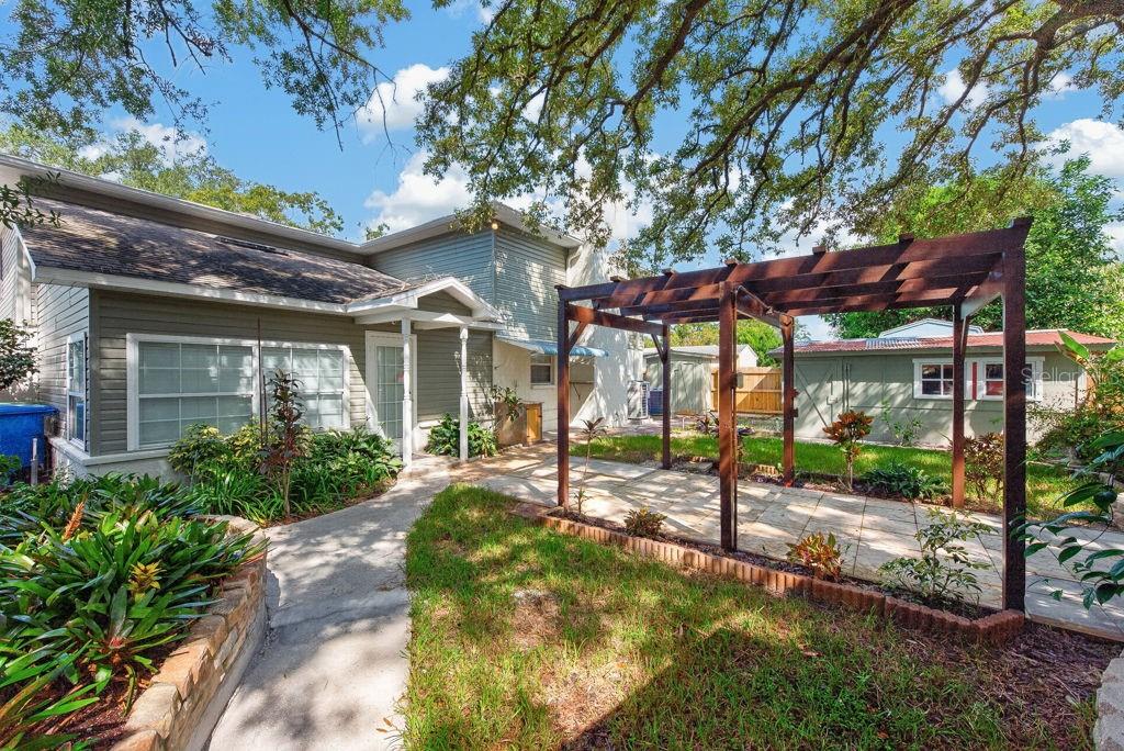 11005 N 27 St, Tampa, FL 33612 photo