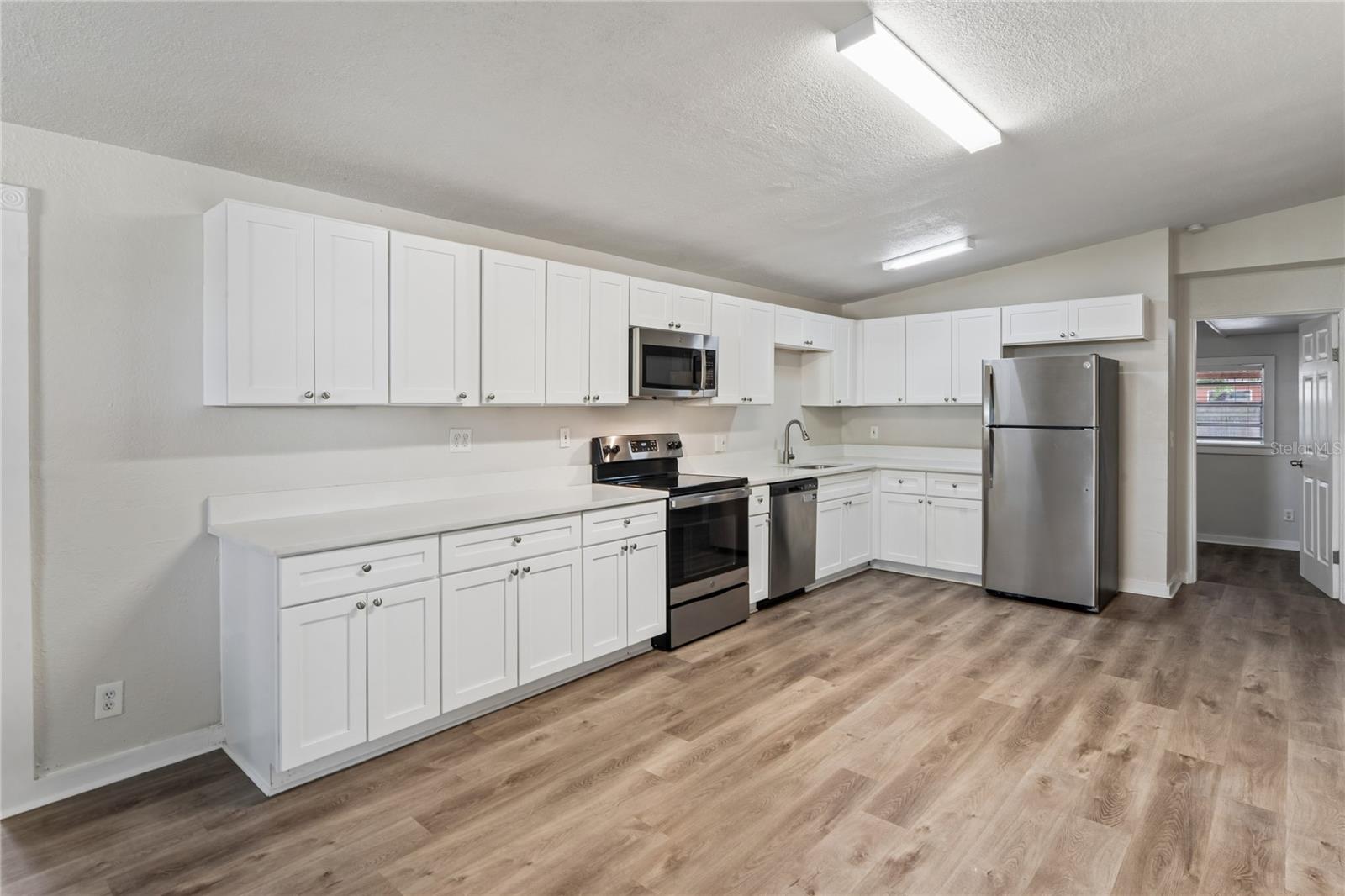 8975 69 St, Pinellas Park, FL 33782 photo