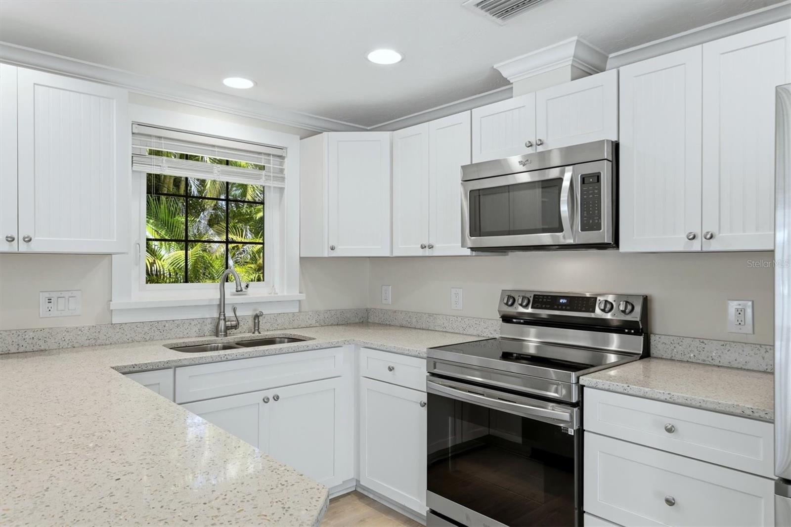 5803 De Palmas Ave, Holmes Beach, FL 34217 photo