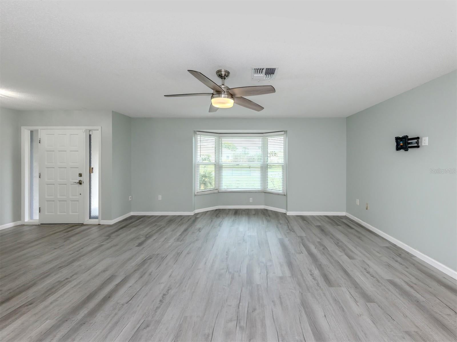 1053 Derian Pl, Nokomis, FL 34275 photo