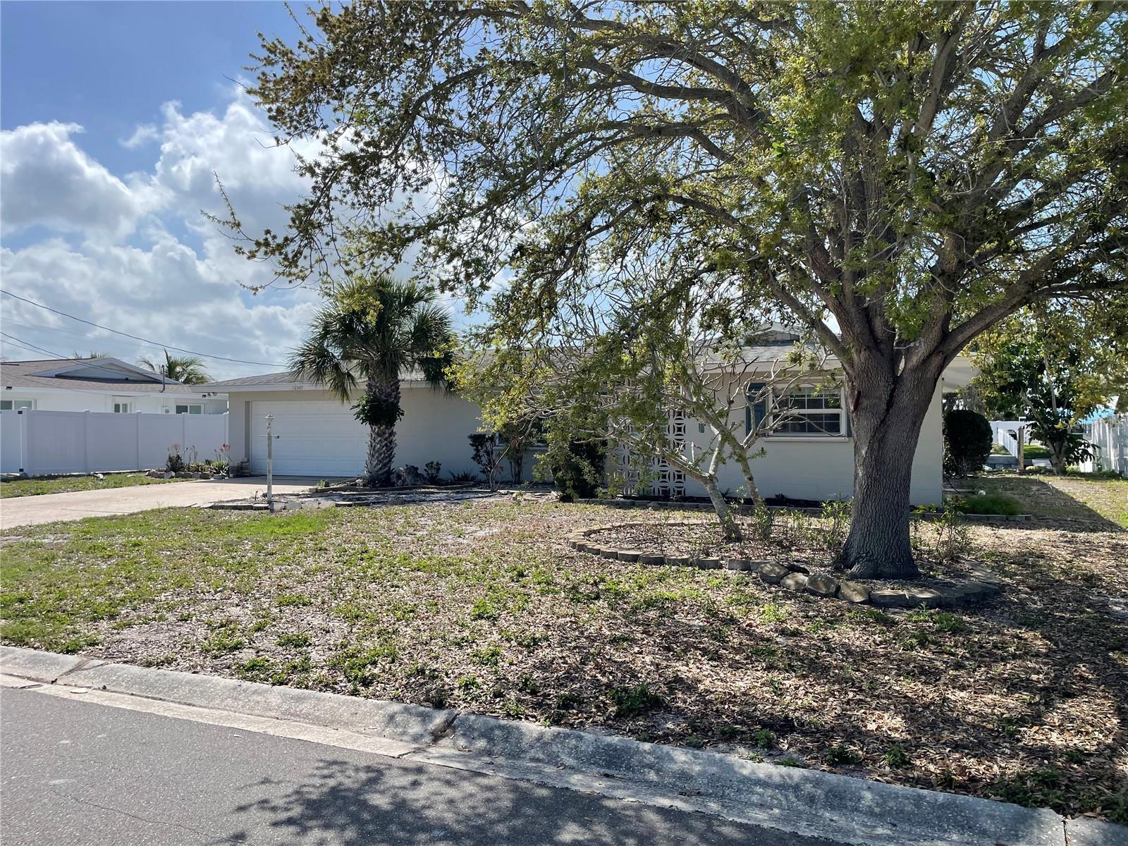10307 Sandpiper Rd, Bradenton, FL 34209