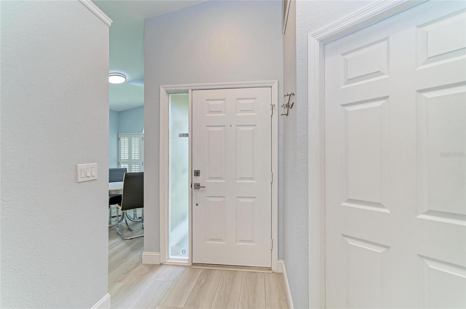 7488 Eleanor Cir, Sarasota, FL 34243 photo