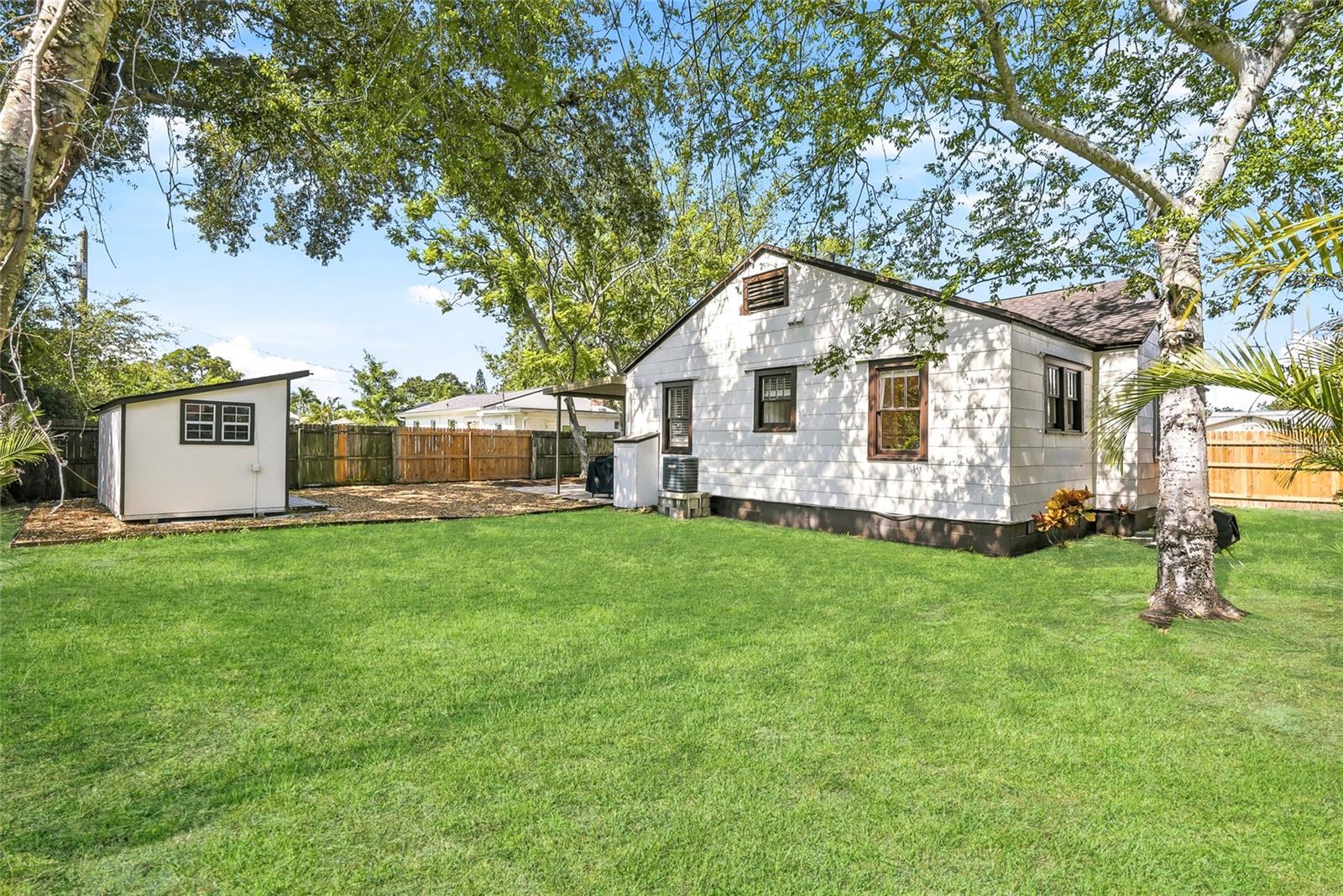6031 Hobson St, Saint Petersburg, FL 33703 photo