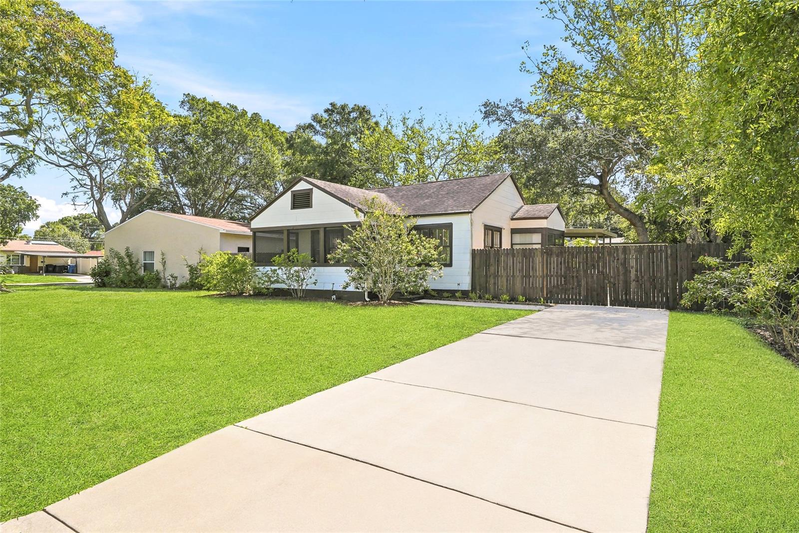 6031 Hobson St, Saint Petersburg, FL 33703 photo
