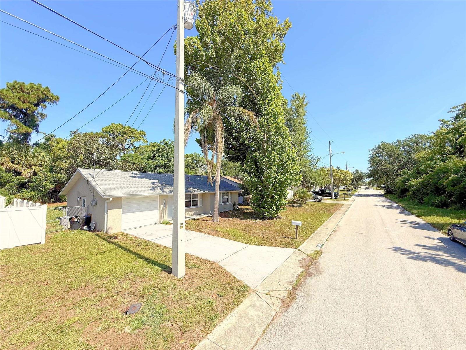 15839 Villa Dr, Hudson, FL 34667 photo