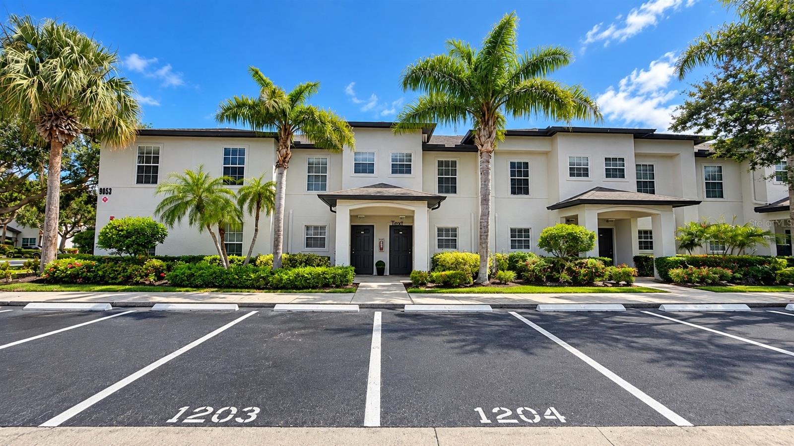 9063 Gervais Cir, Naples, FL 34120