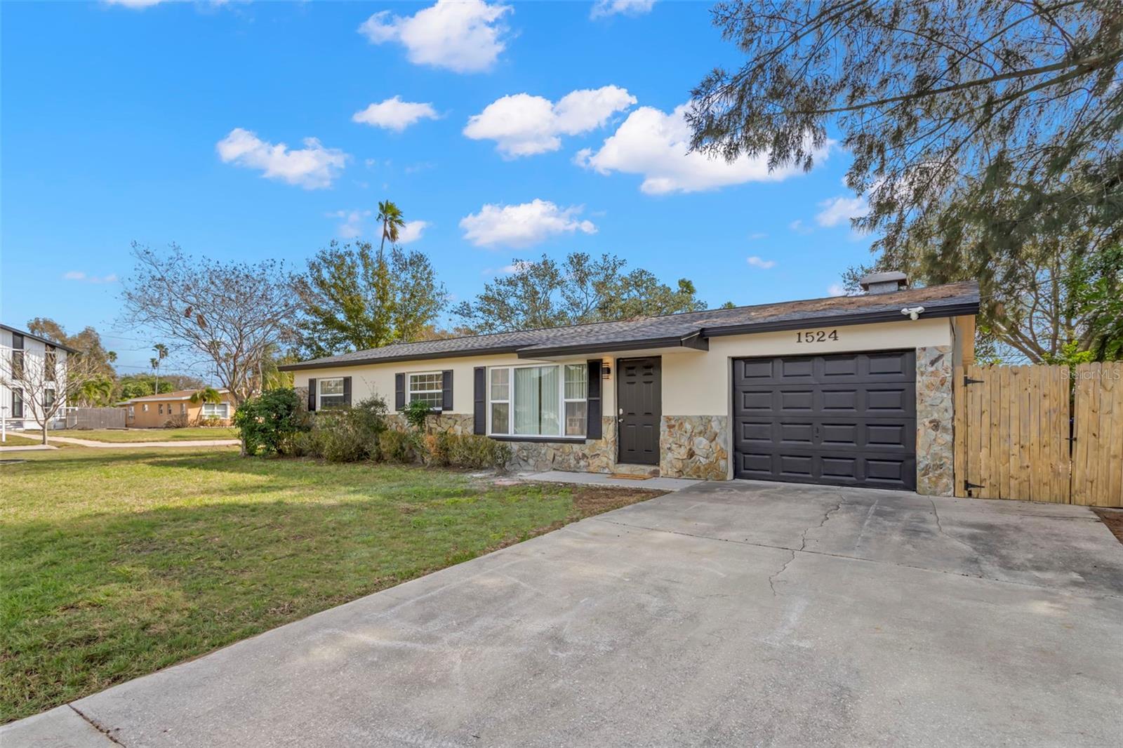 1524 Arizona Ave, Saint Petersburg, FL 33703 photo