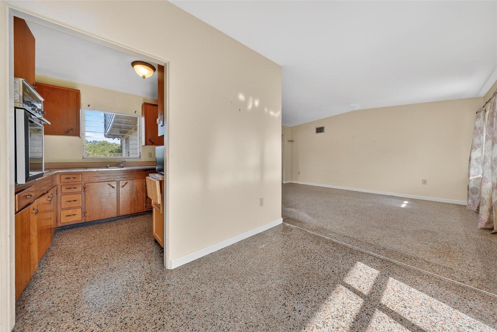 710 Twin Oaks Ln, Eustis, FL 32726 photo