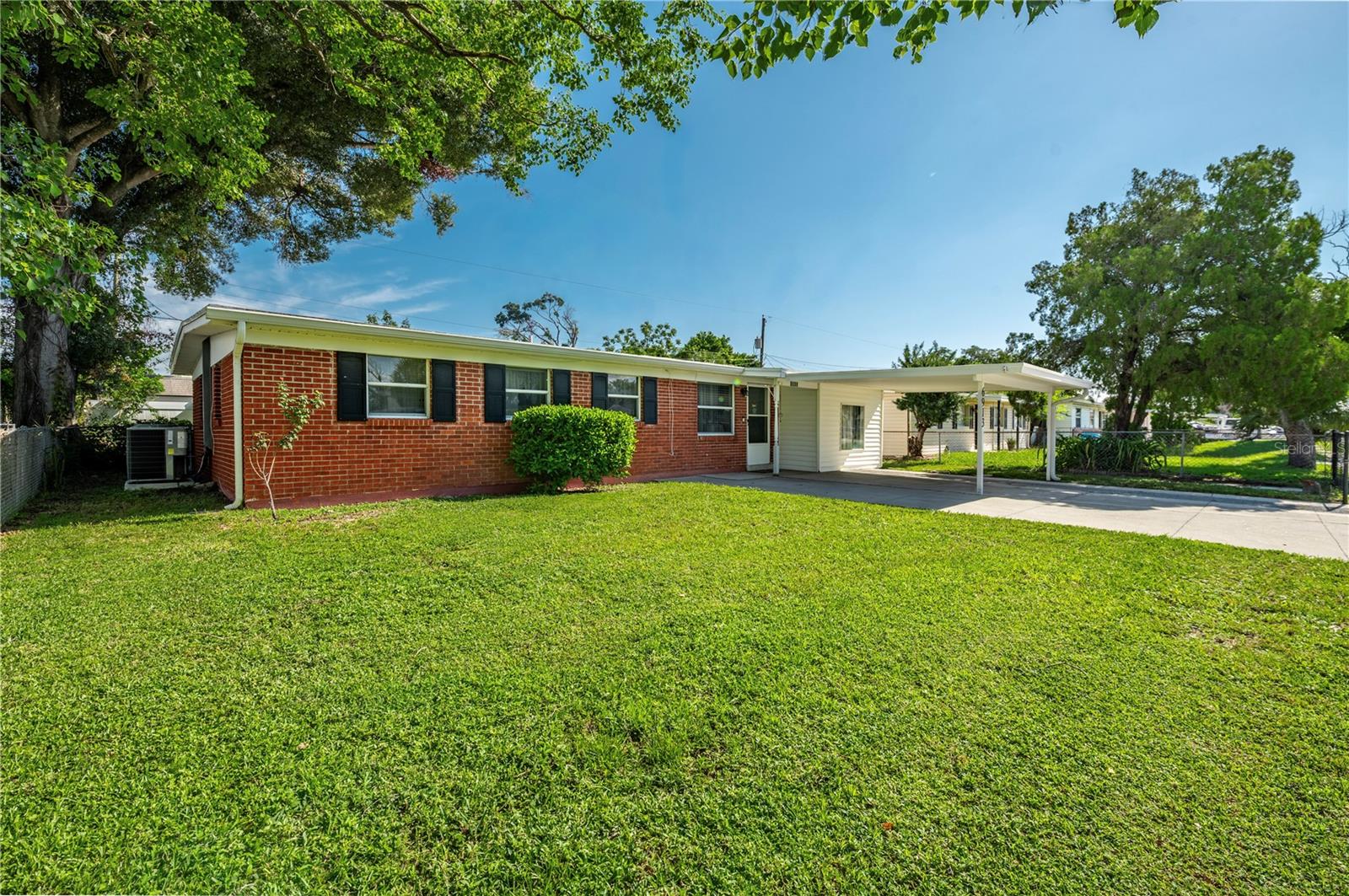 6913 W Clifton St, Tampa, FL 33634 photo