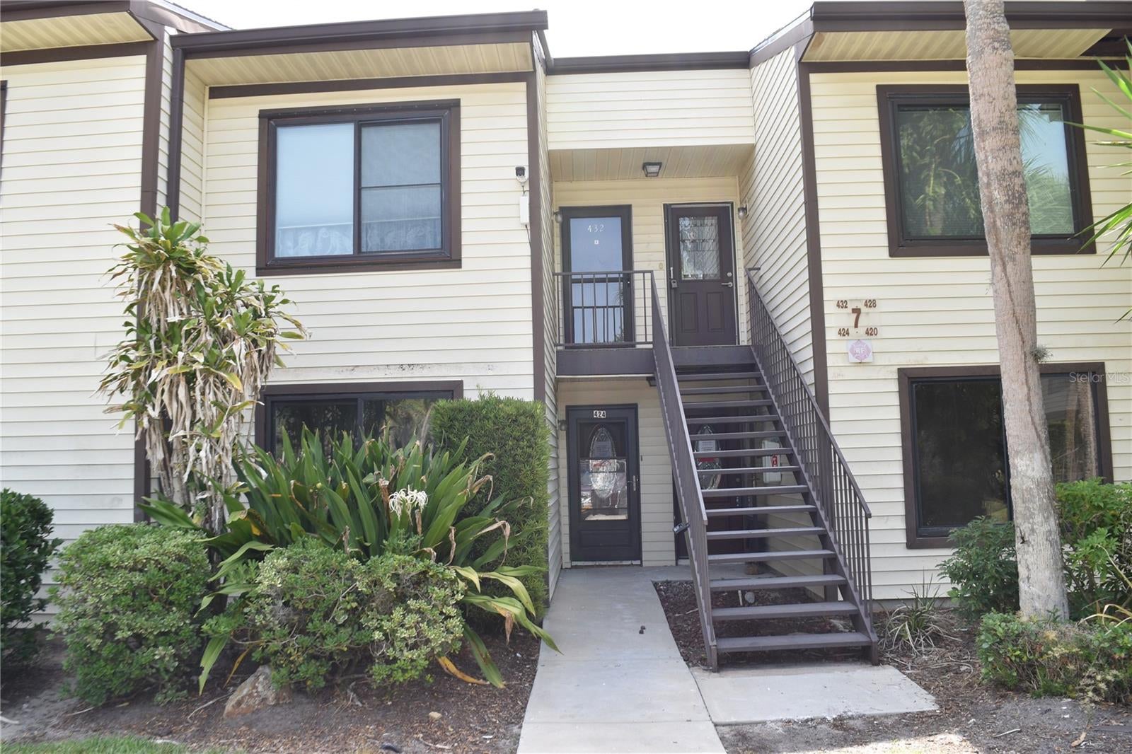 420 Moorings Cove Dr, Tarpon Springs, FL 34689