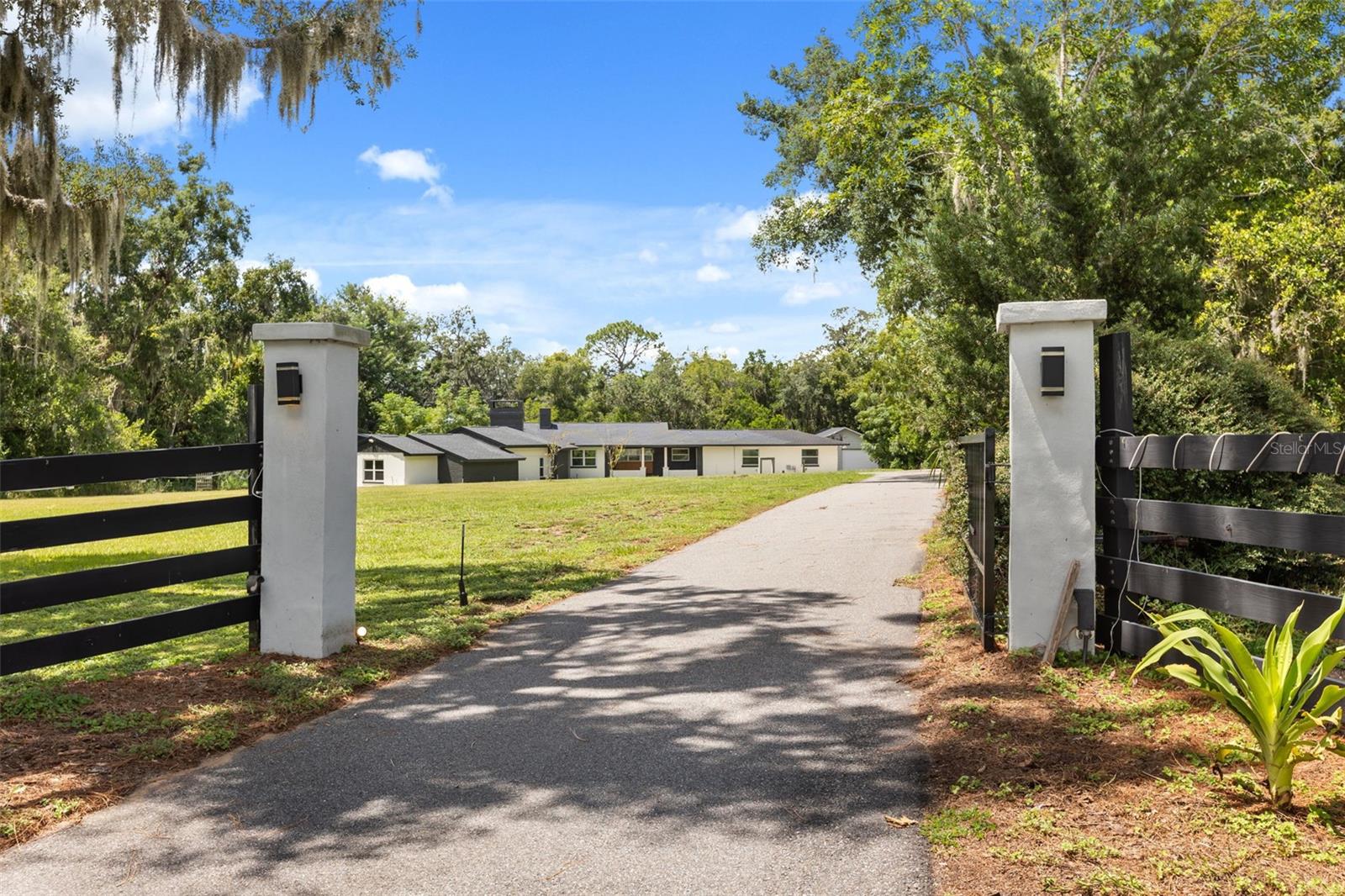 1602 Country Club Rd, Eustis, FL 32726