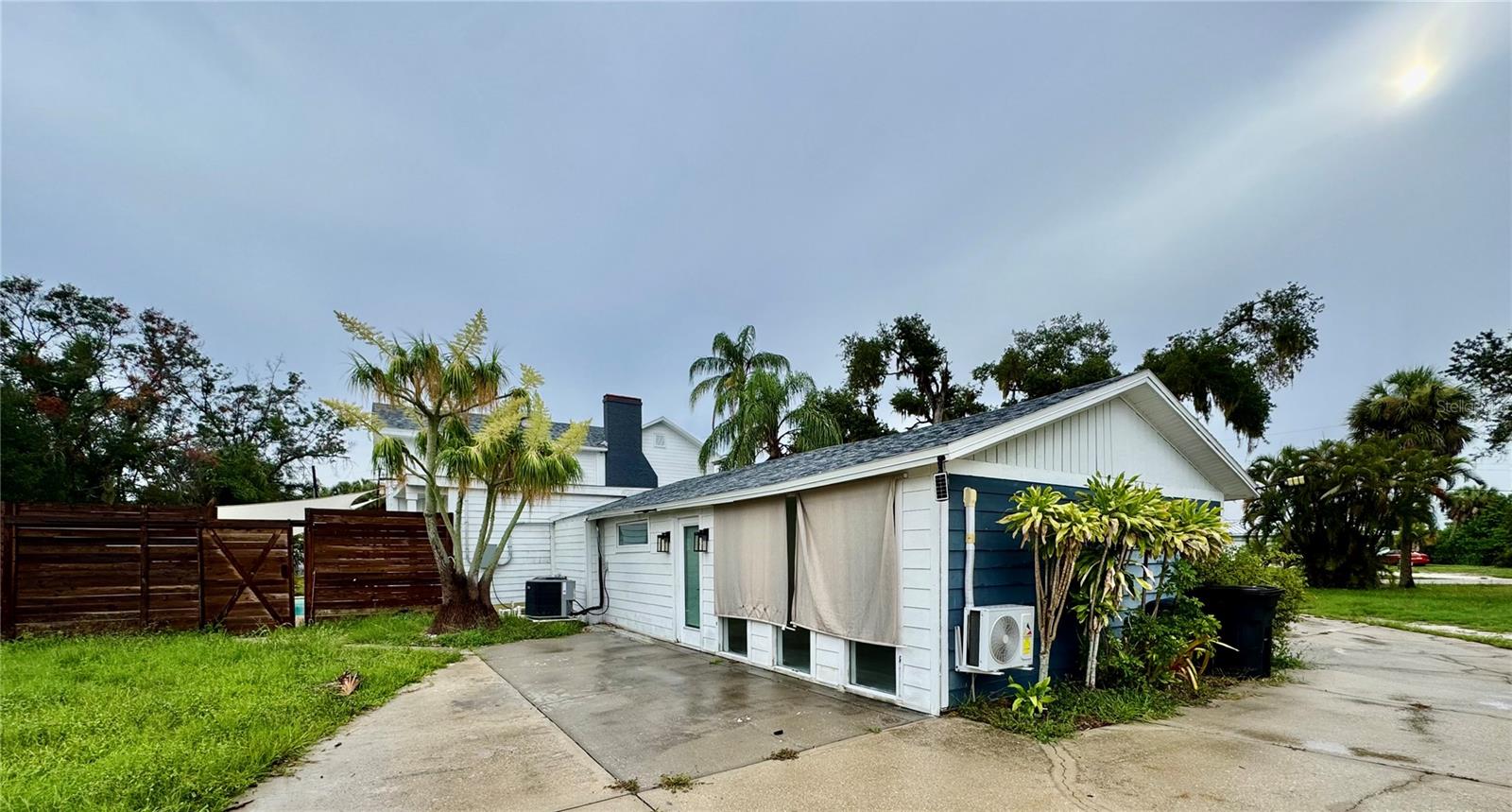 812 Tropical Dr, Bradenton, FL 34208 photo