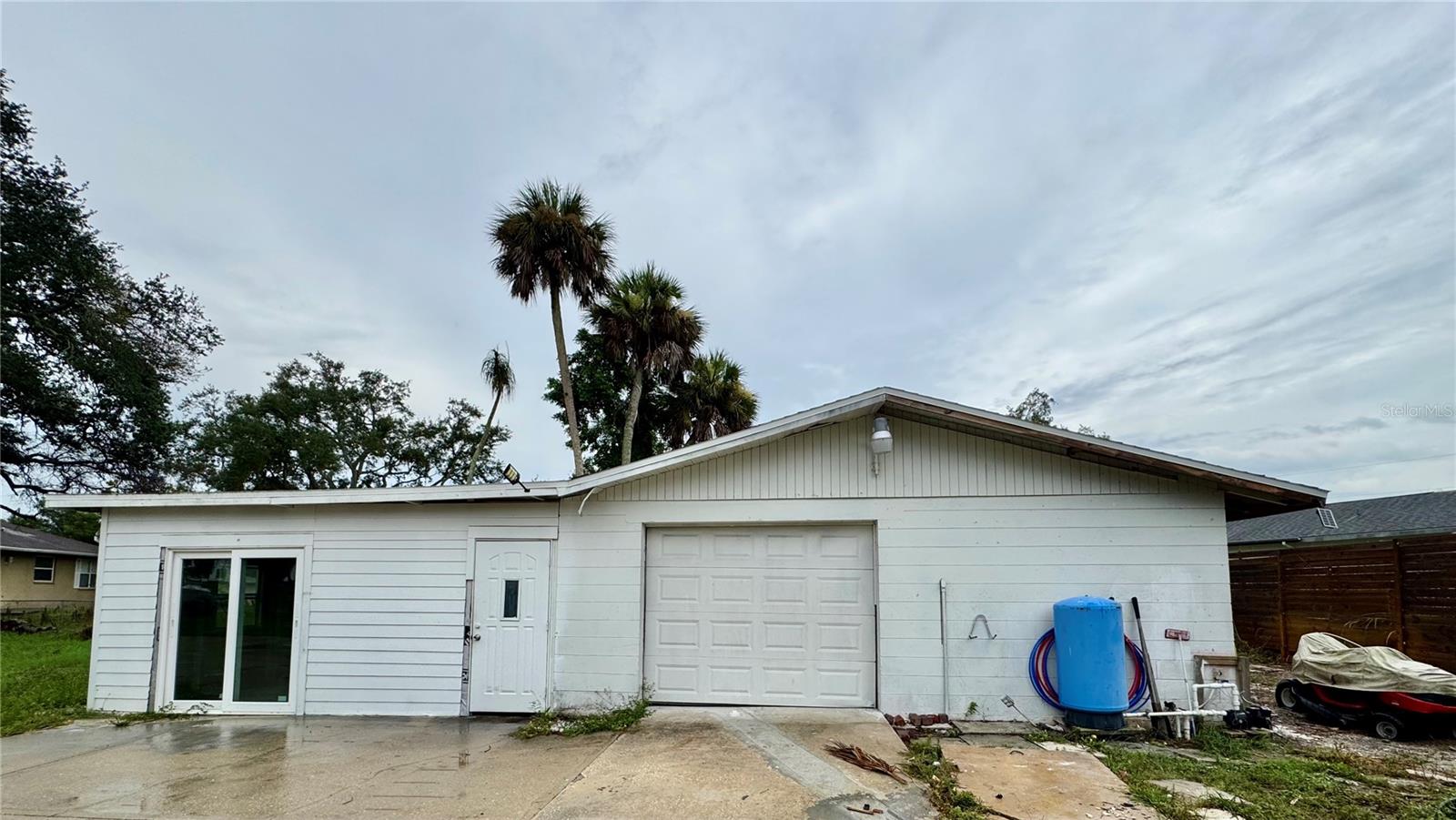812 Tropical Dr, Bradenton, FL 34208 photo