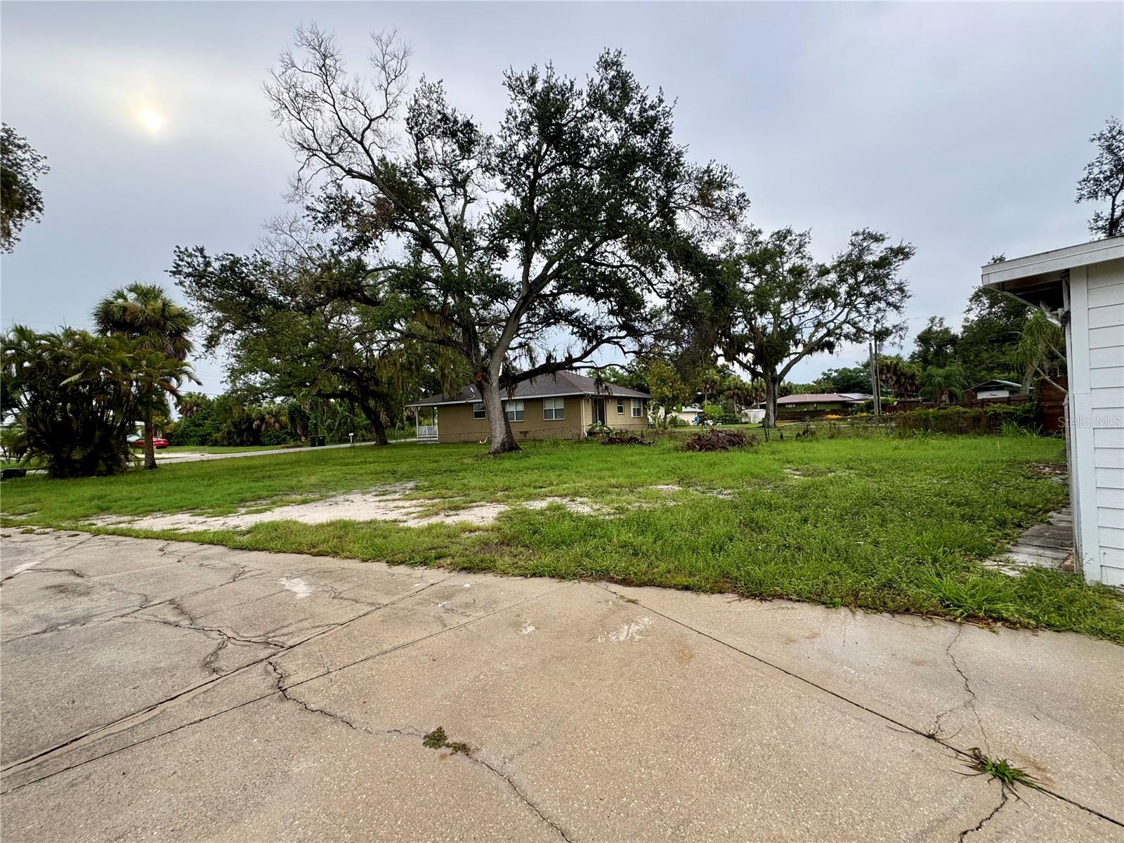 812 Tropical Dr, Bradenton, FL 34208 photo