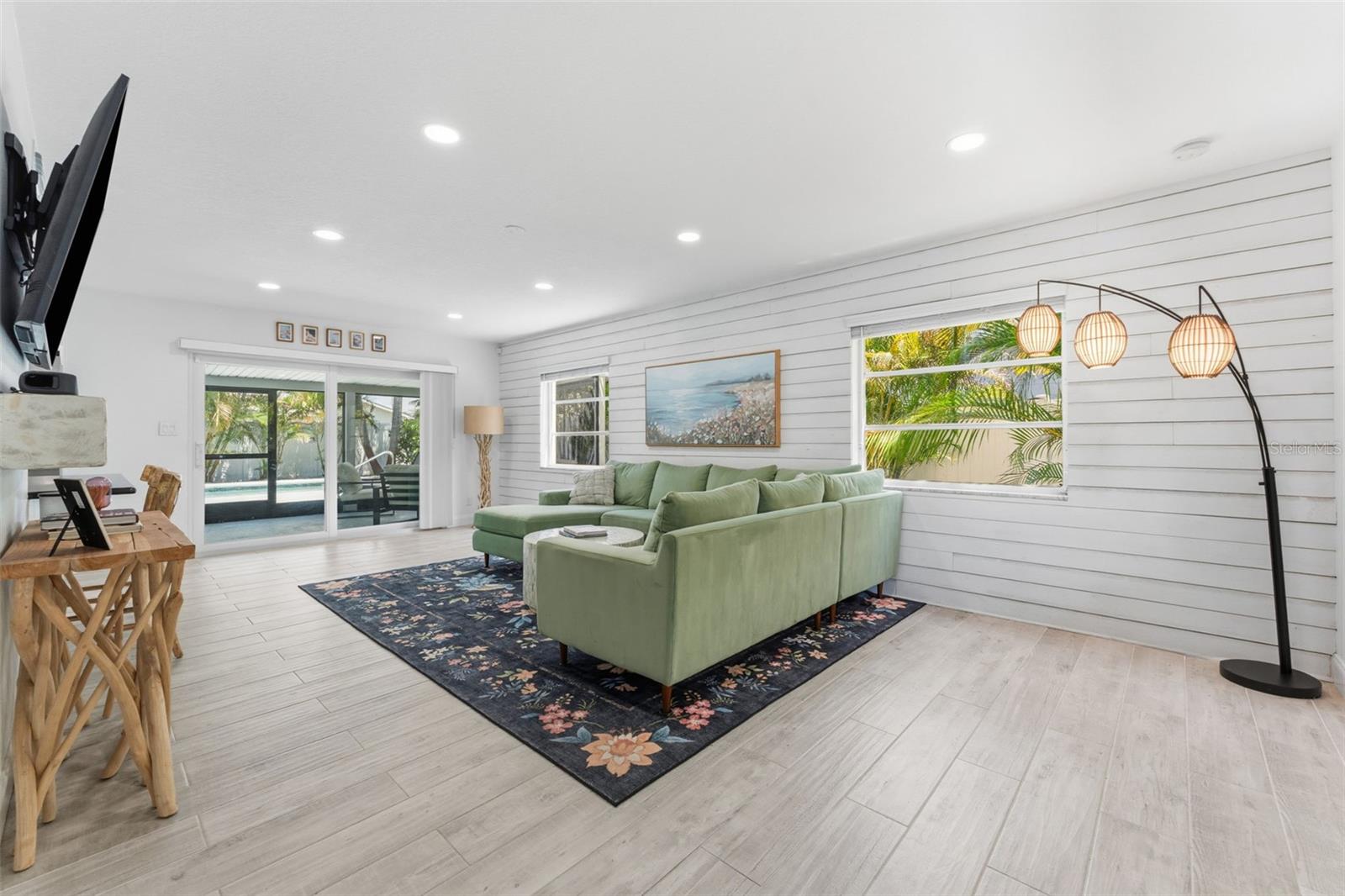 2701 67 Way, Saint Petersburg, FL 33710 photo