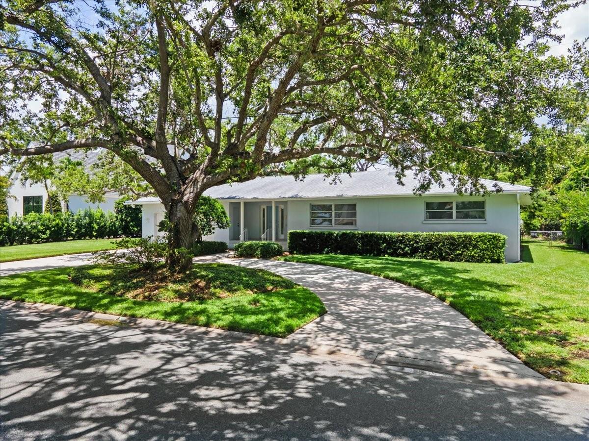 1541 Flower Dr, Sarasota, FL 34239